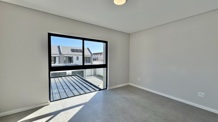 2 Bedroom Property for Sale in Whispering Pines Western Cape